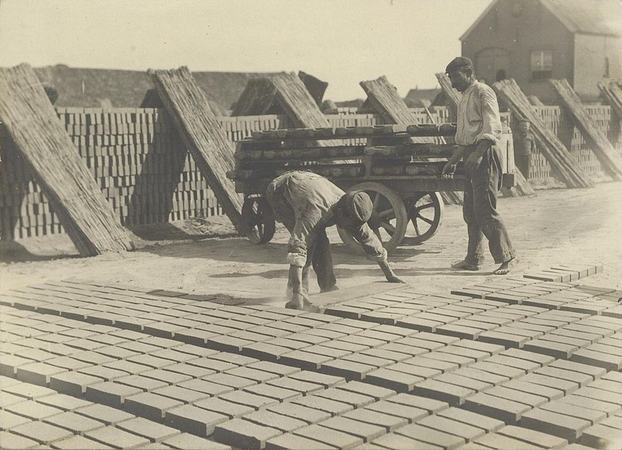 Arbeiders in de baksteenindustrie begin twintigste eeuw